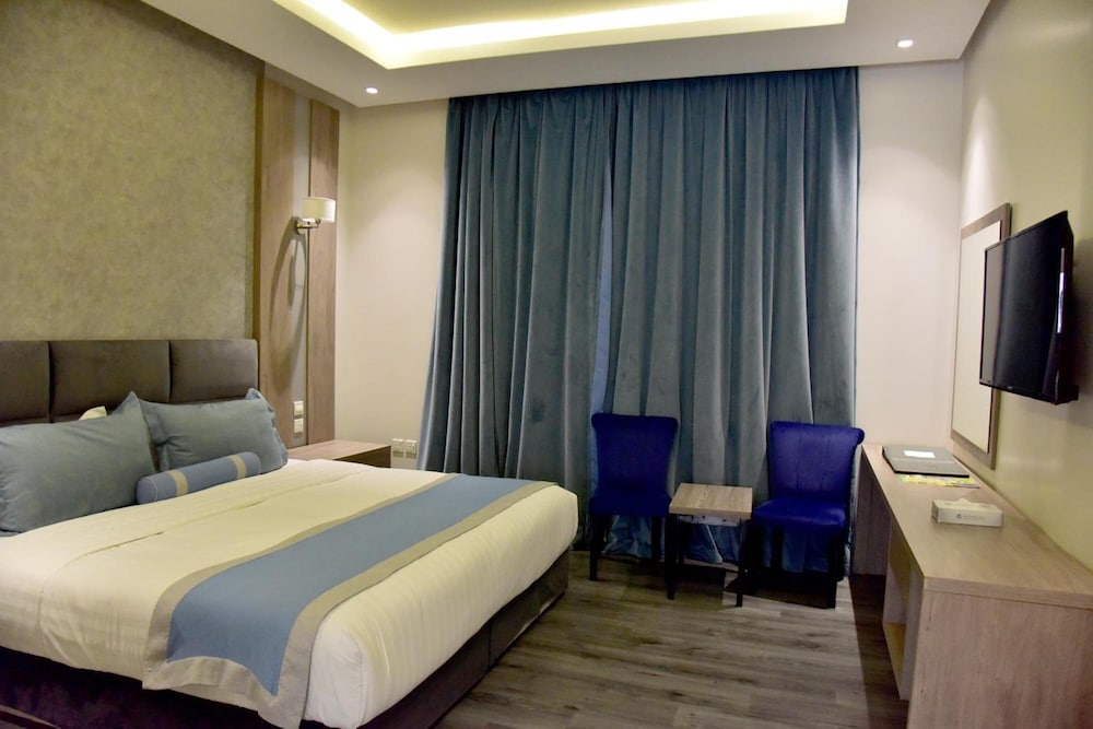 Lian Park Hotel 12/72
