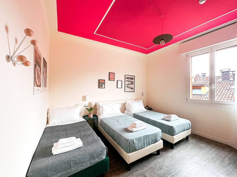 ROOM, TRIPLE