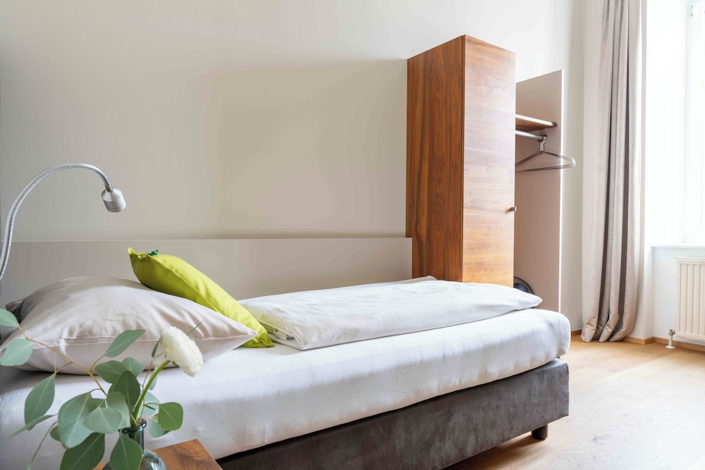 eee hotel Perg 15/43