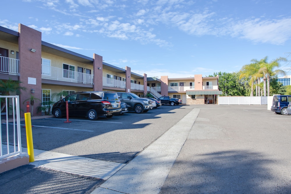 Abby S Anaheimer Inn 20/30