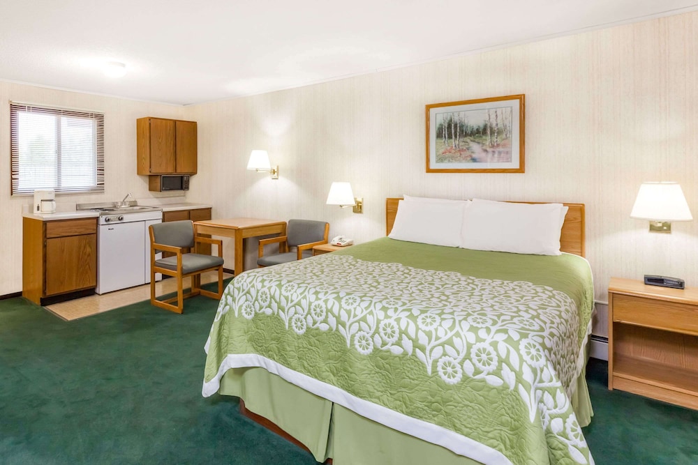 Days Inn By Wyndham Alpena 5/28