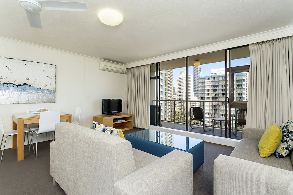 Breakfree Beachpoint Surfers Paradise 45/54