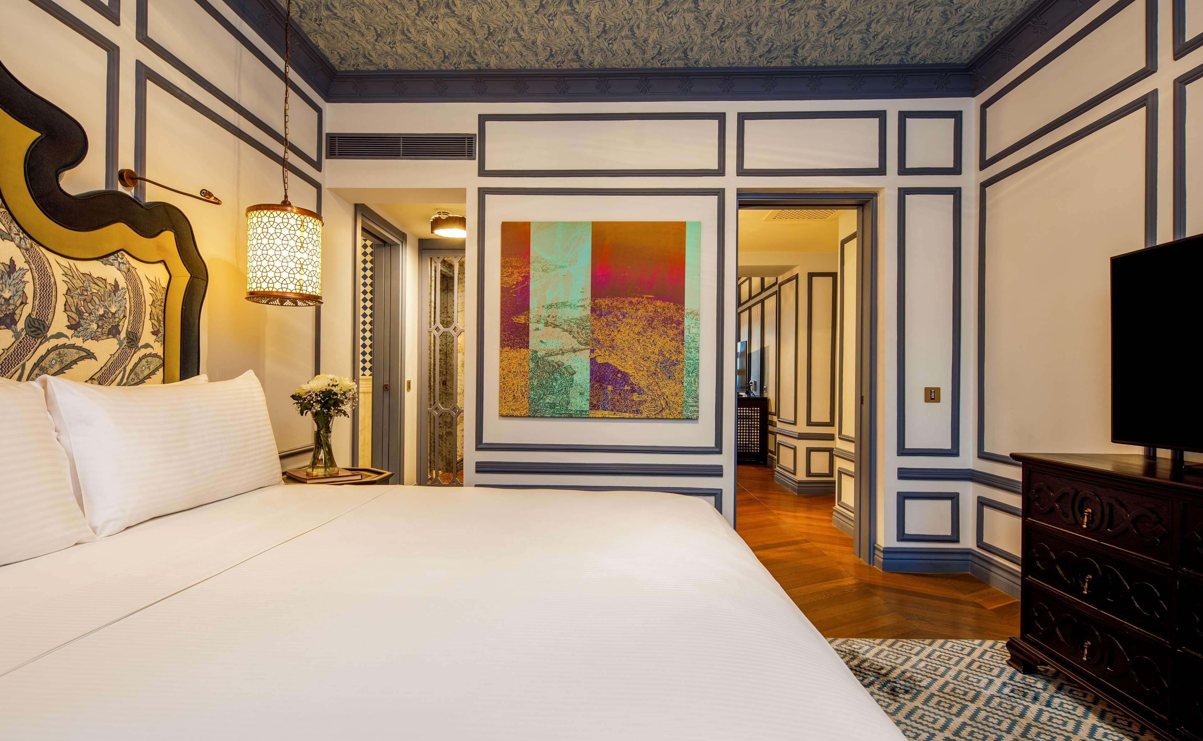 OTTOMAN, SUITE