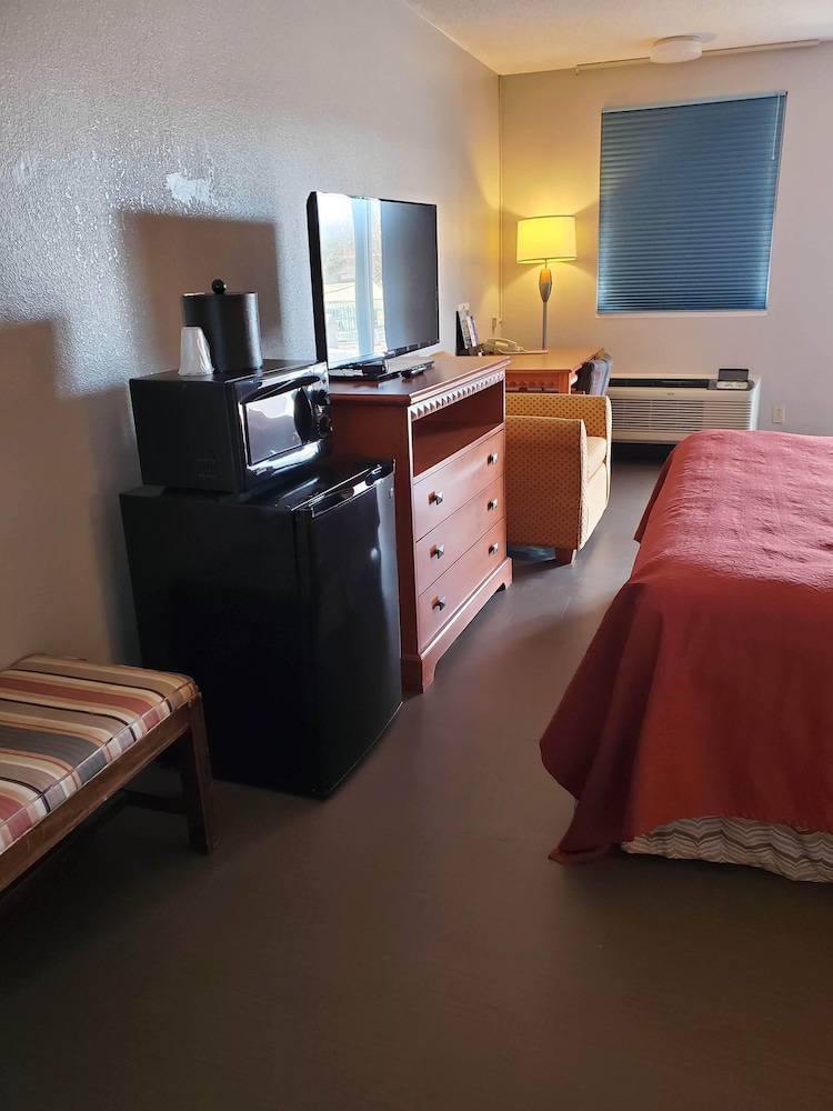 Americas Best Value Inn Wildersville 24/35