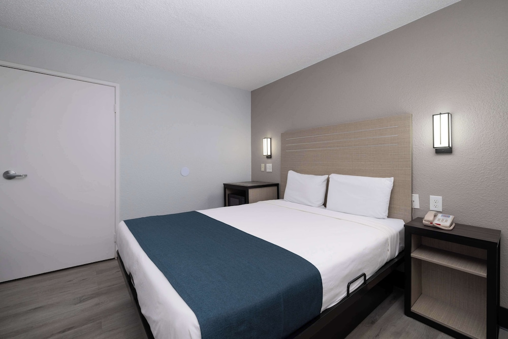 STANDARD, DOUBLE BED, ACCESSIBLE