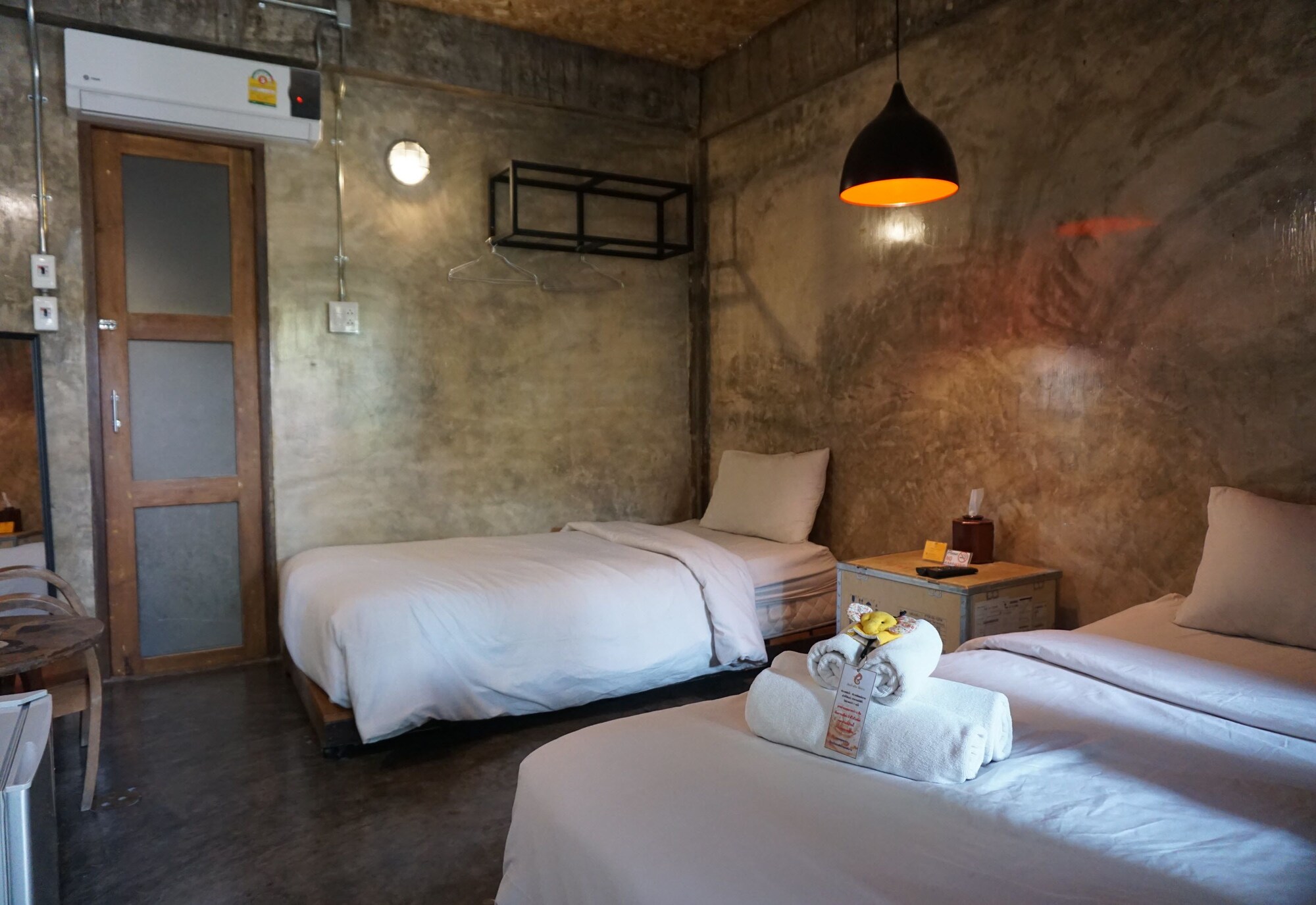 غرفة قياسية بسريرين منفصلين، Huen Chang Puek Hotel 1/4