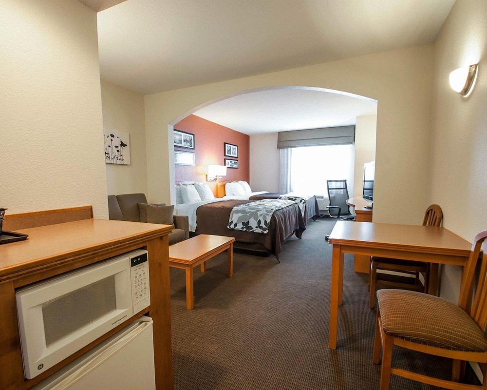 Sleep Inn Suites Lake of the Ozarks 32/52