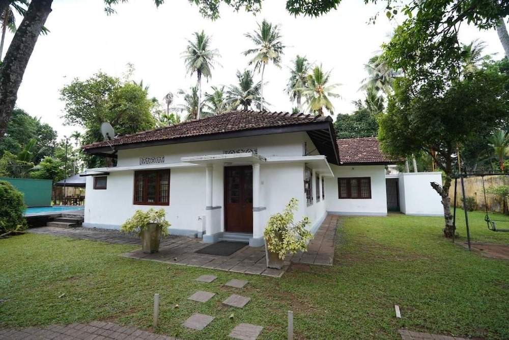 Gedara Resort 40/50