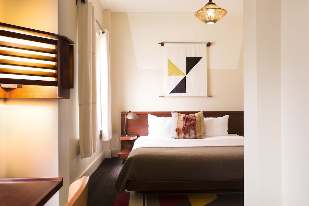PREMIUM, KING BED