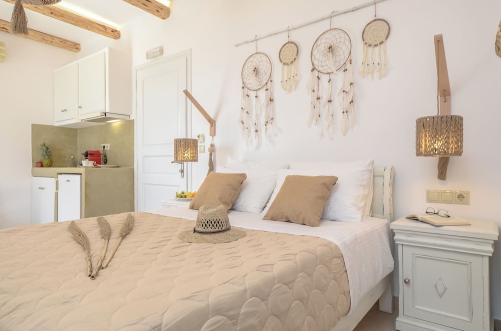 Comfort, Apartment, Queen Bed, Garden and Sea View، Glaronissi Beach 10/10