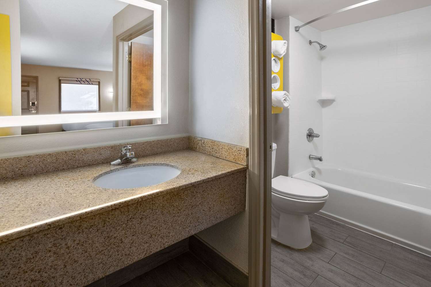 Days Inn By Wyndham Acworth 18/21