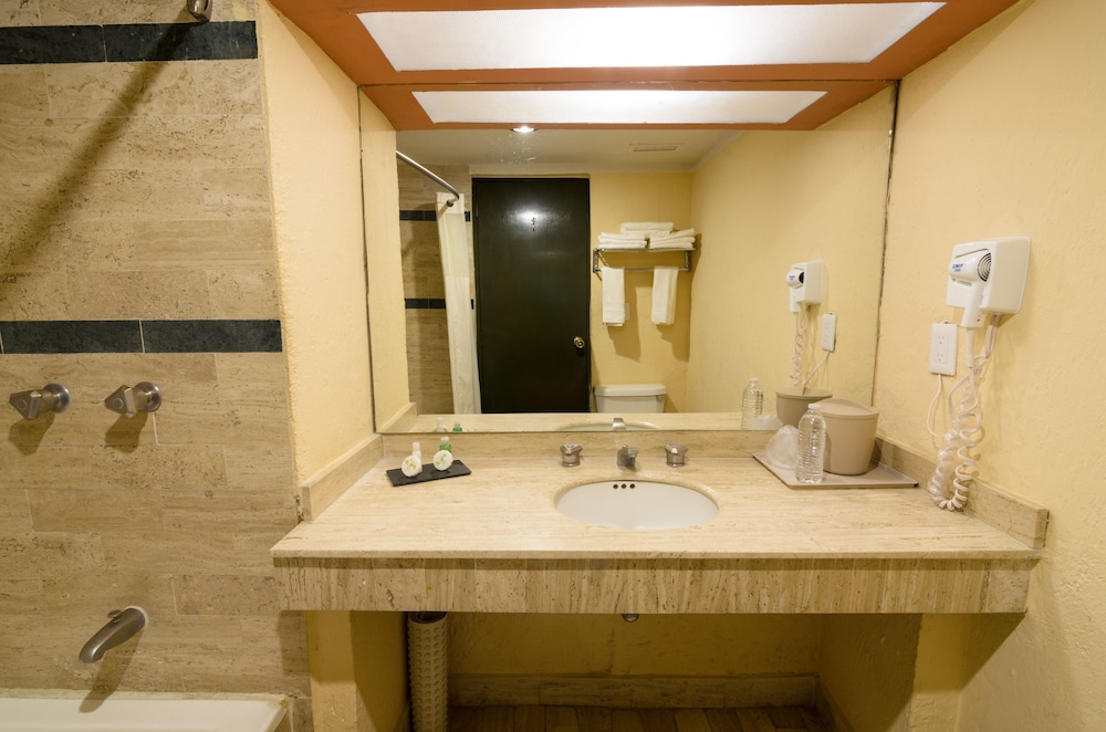 HOTEL SAN FRANCISCO LEON 23/64