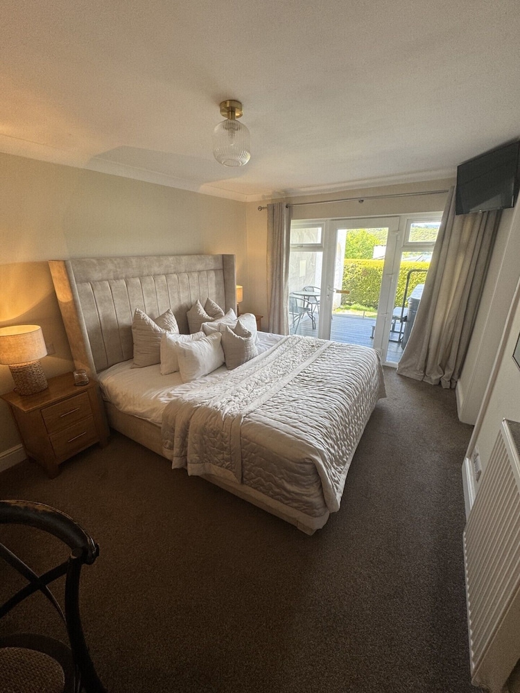 Cozy, King Bed, Adult Only, Hot Tub