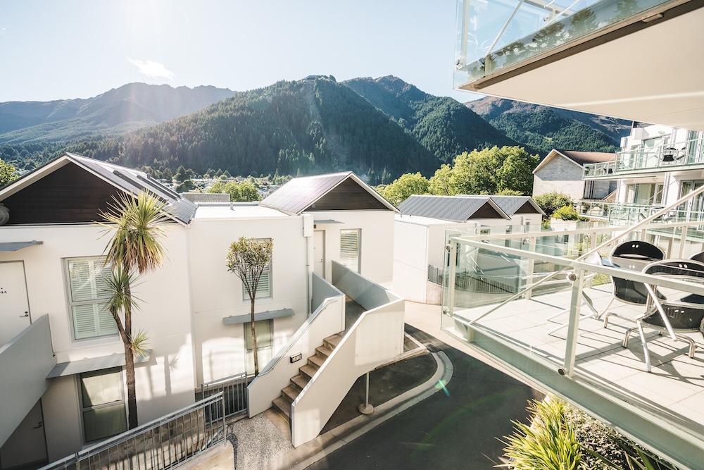 Blue Peaks Apartments 66/70