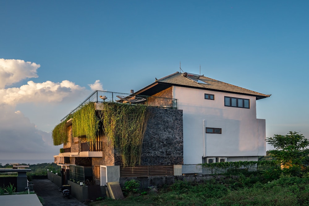 The Ocean Views Luxury Villas & Apartment by ZUZU 2/73