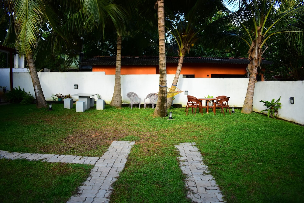 White Villa Airport Transit Hotel 39/45