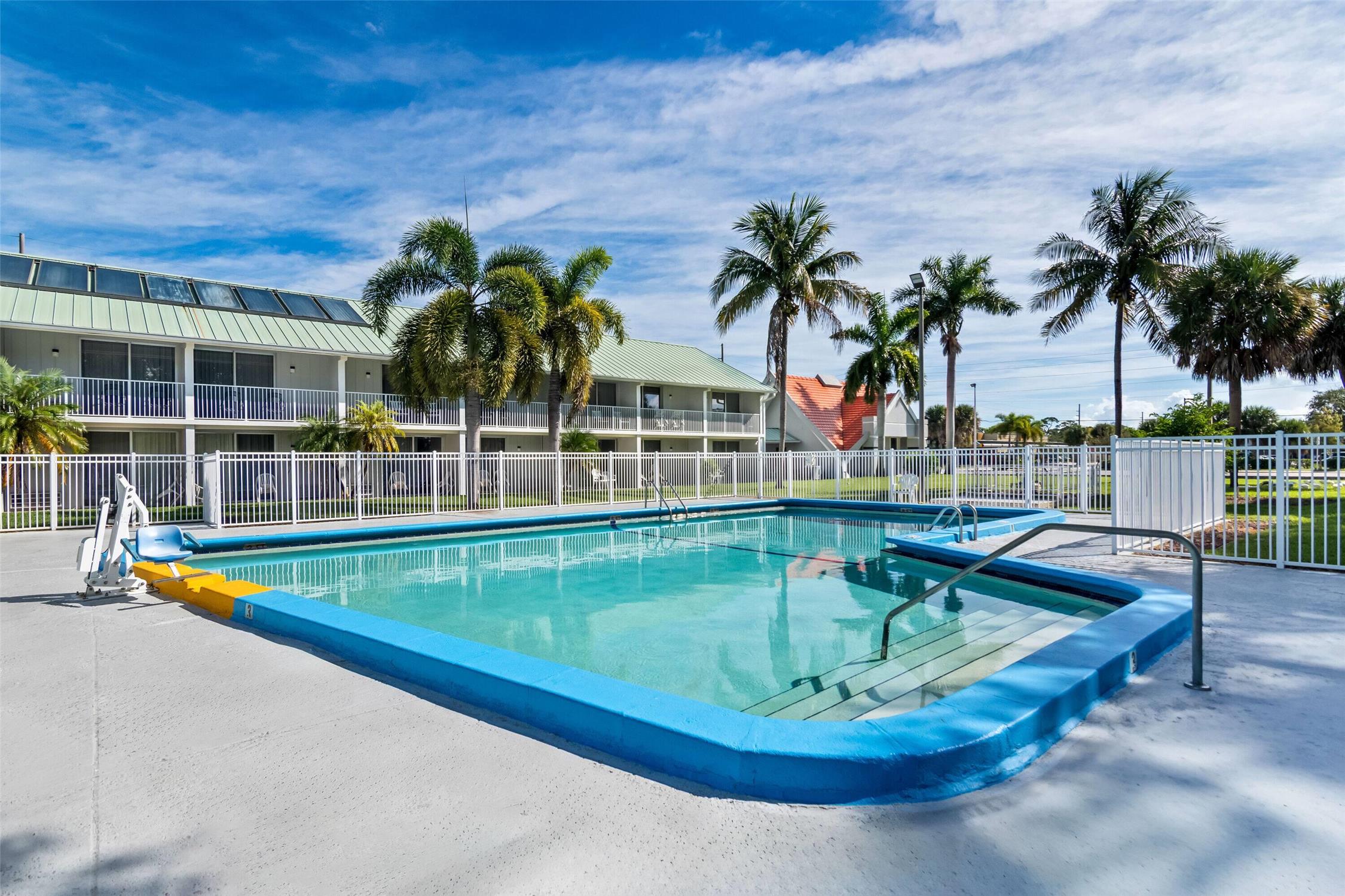 Howard Johnson By Wyndham Vero Beach / Downtown 10/22