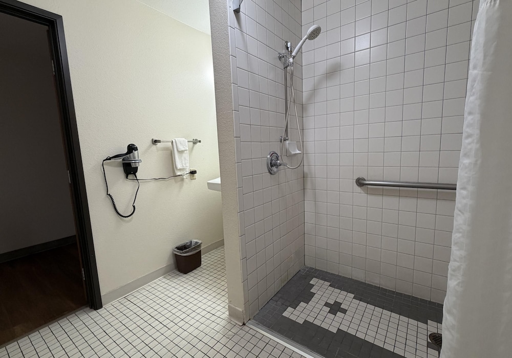 غرفة قياسية بسرير كوين لذوي الإعاقة، SureStay by Best Western Albuquerque East I-40 4/4