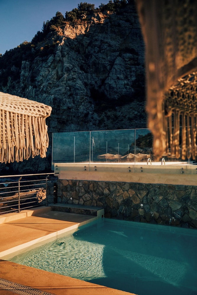 swimming pool spa