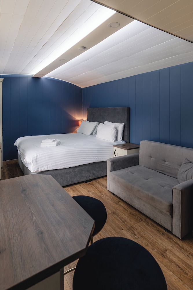 The Bannville Hotel 25/40