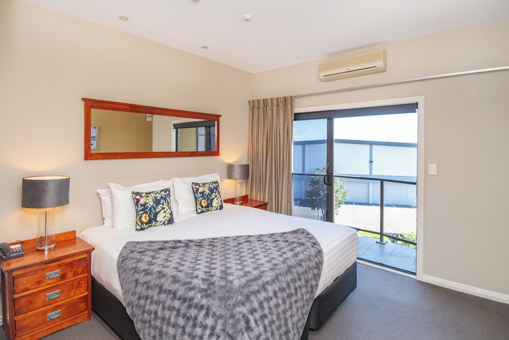 Portside Hotel 32/68