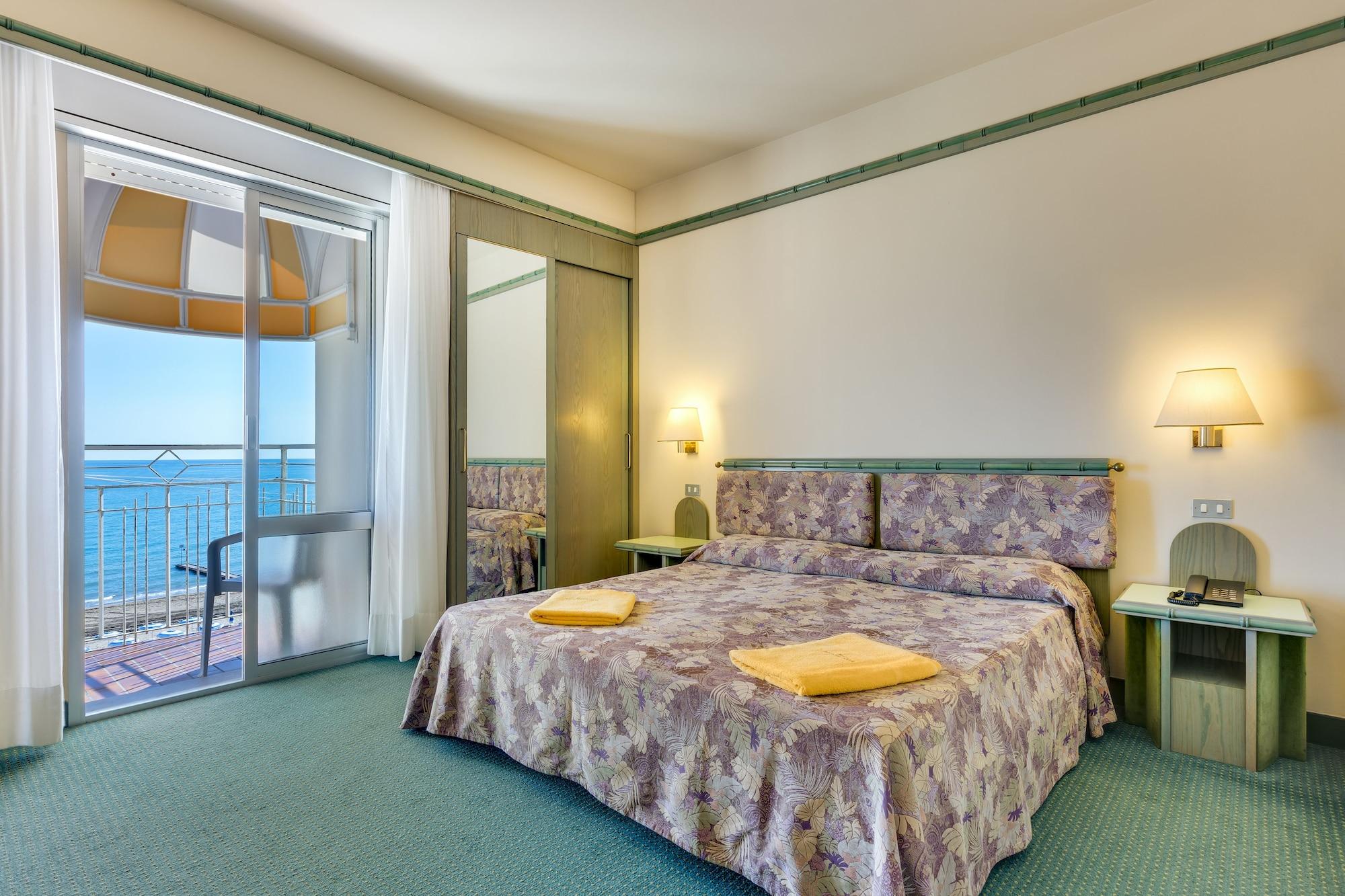 Hotel Montecarlo 6/27
