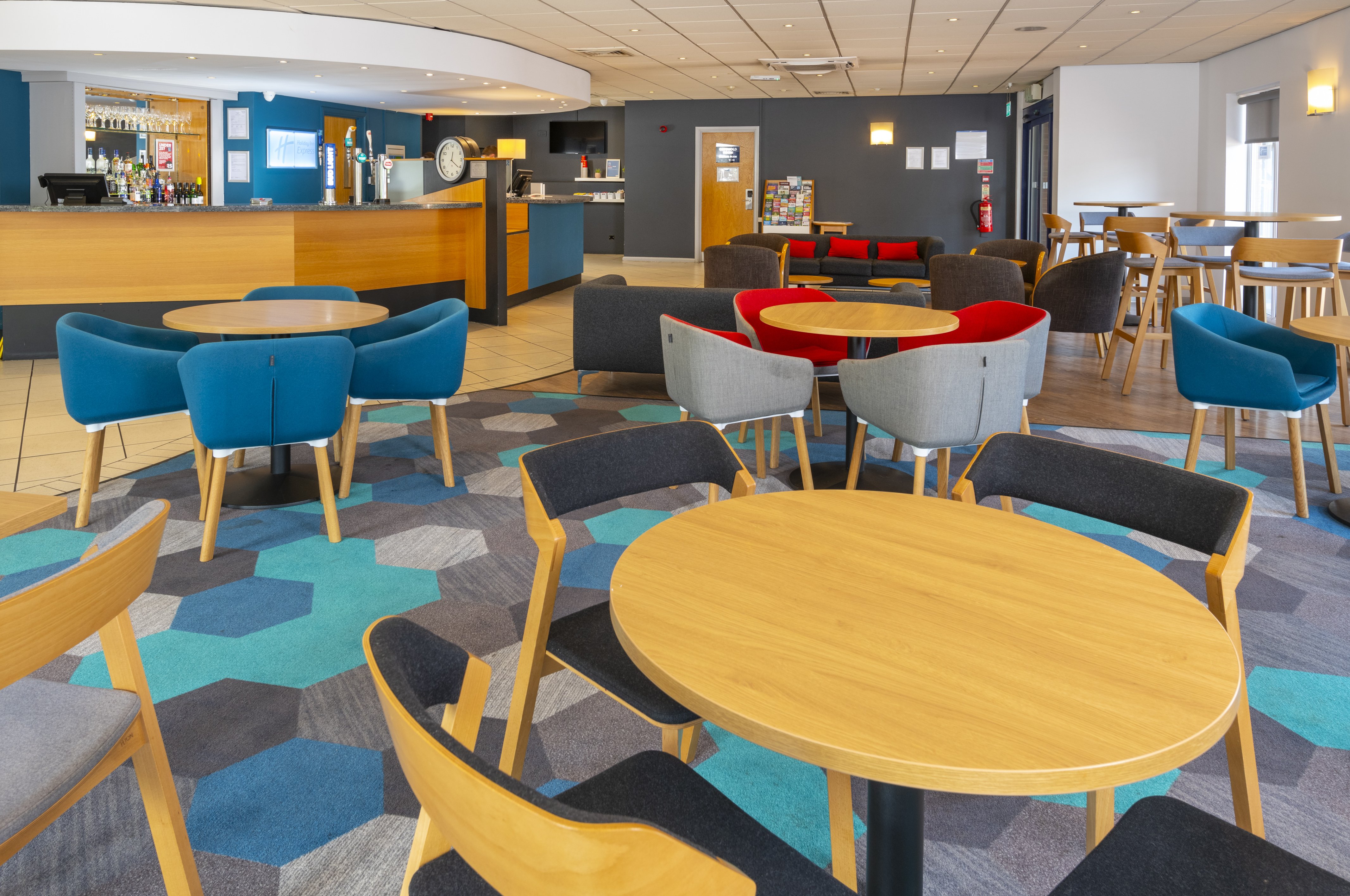 Holiday Inn Express Gloucester South 18/24
