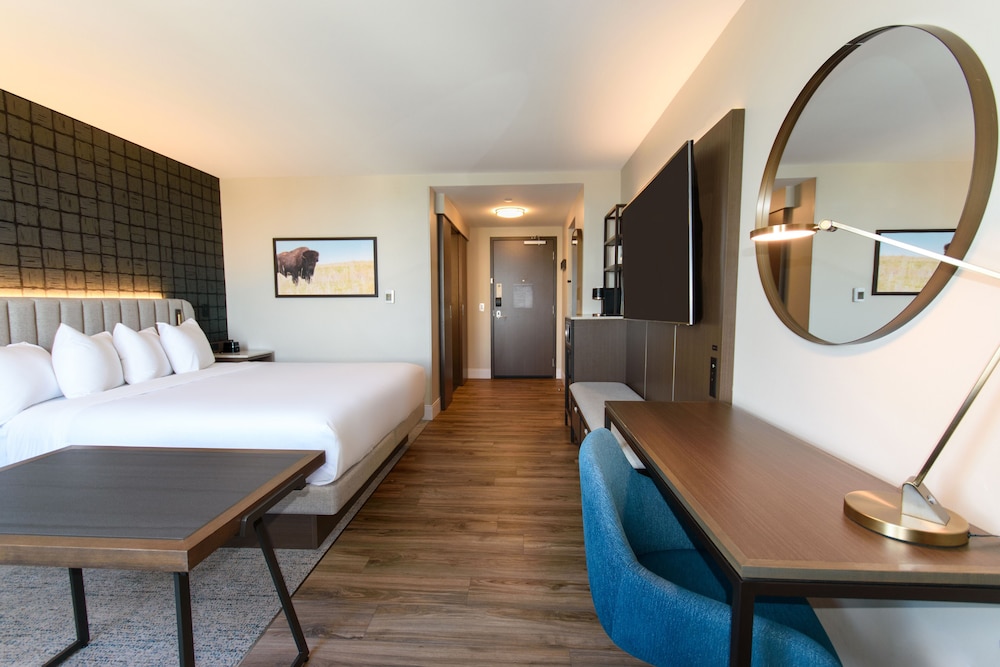 Hyatt Regency Wichita 28/80