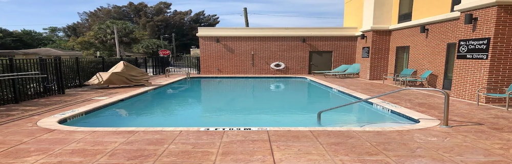 Hampton Inn And Suites Tampa Busch Gardens Area photo1