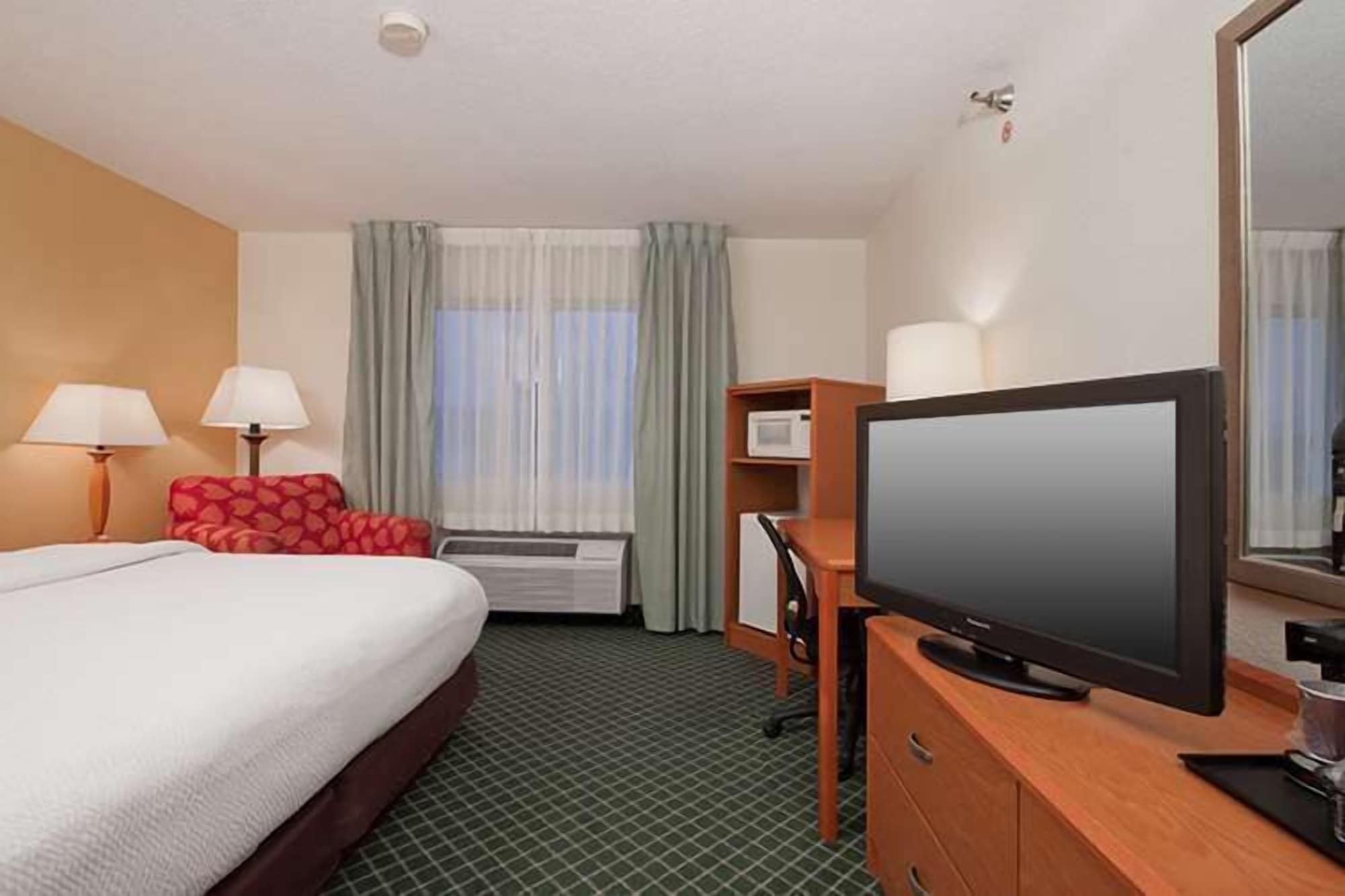 غرفة بسرير كينج لذوي الإعاقة، Wingate By Wyndham Sioux City 3/10