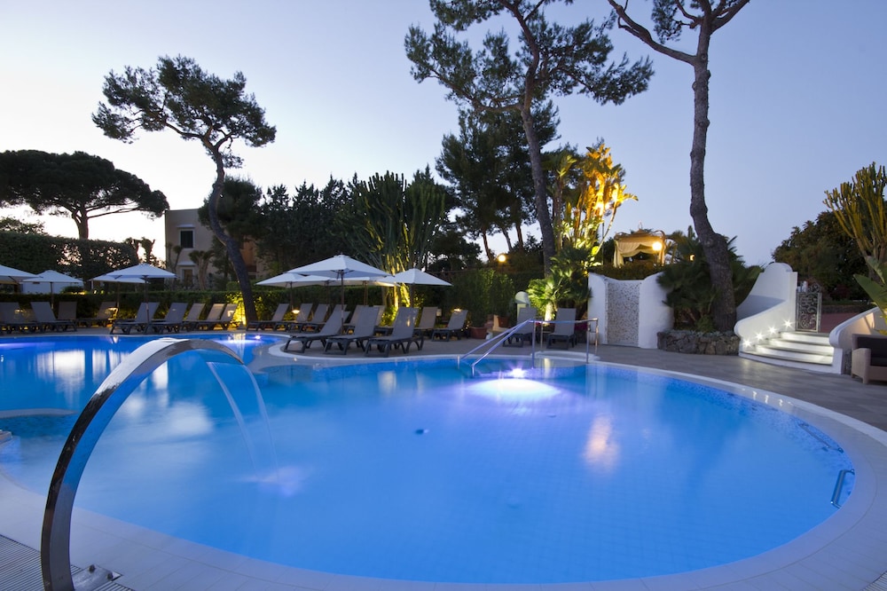 Hermitage Resort and Thermal Spa Hotel 56/76