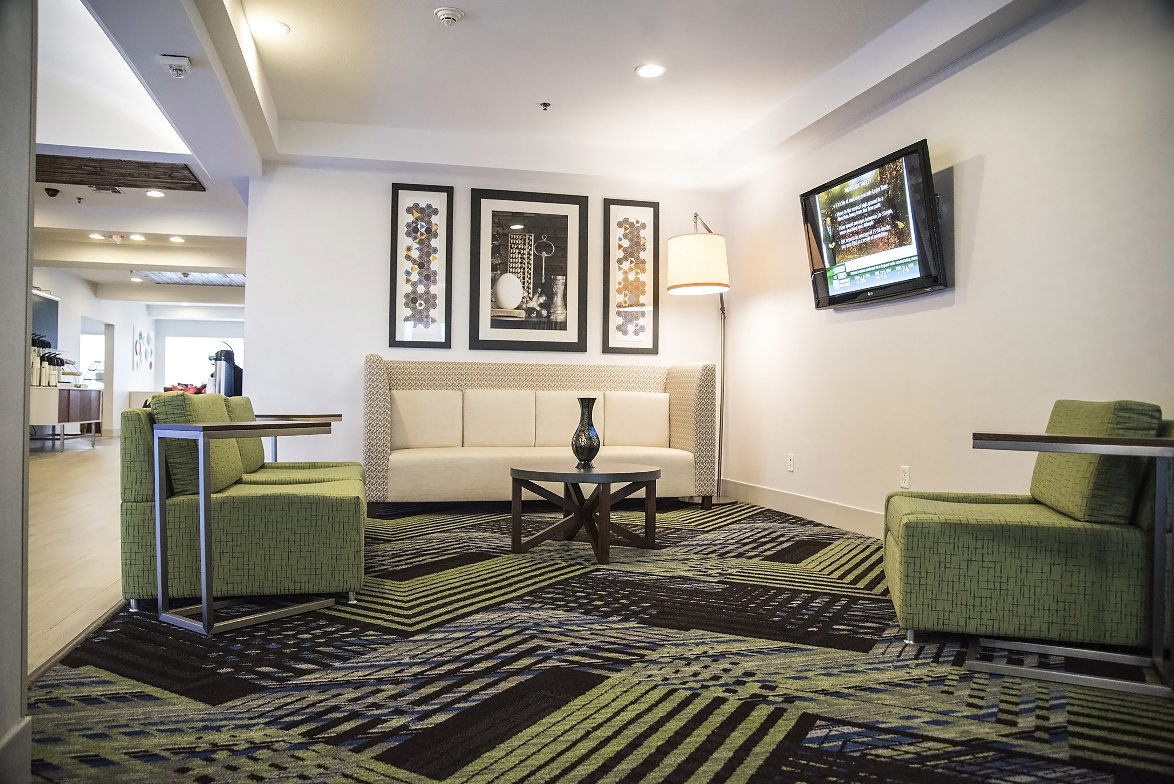 Holiday Inn Express Hotel Suites Alexandria 36/62
