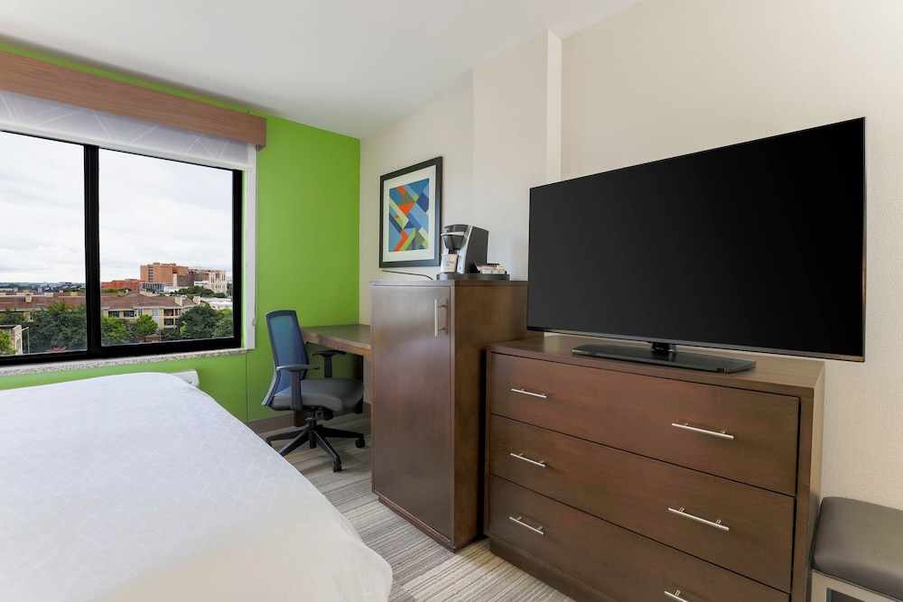 Holiday Inn Express & Suites Downtown Fort Worth 21/55