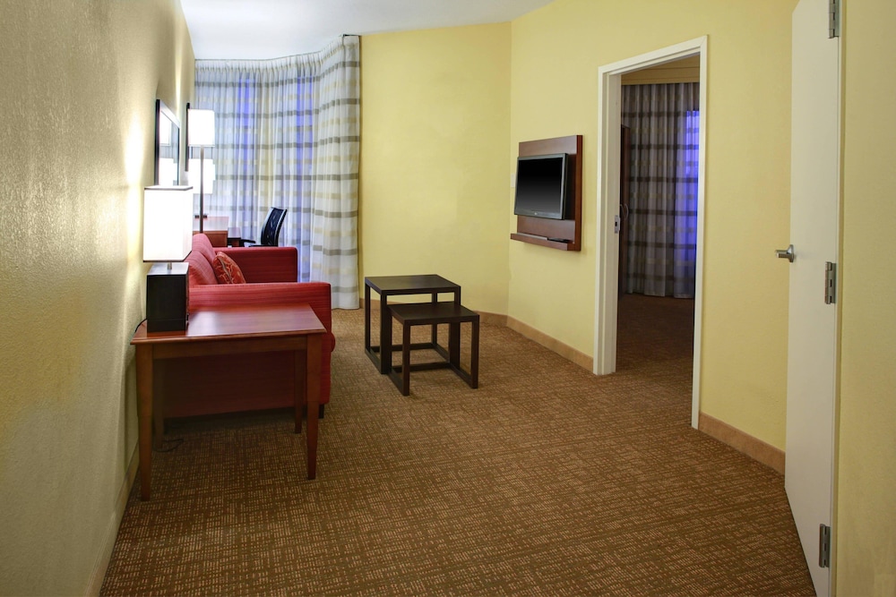 Courtyard Atlanta Conyers 18/25
