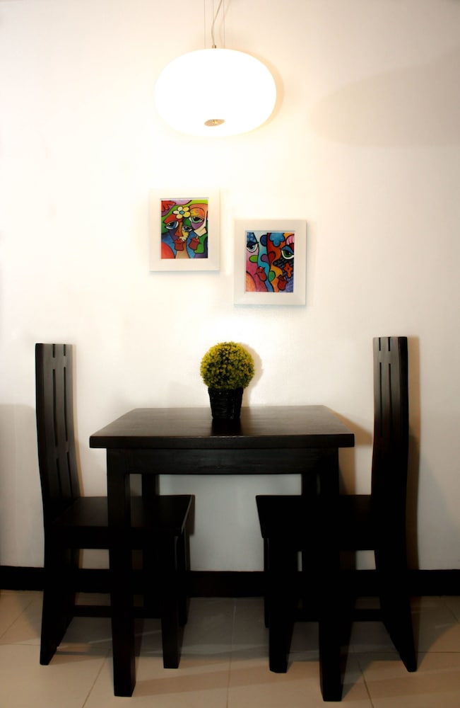 Frederick's Apartelle 37/52