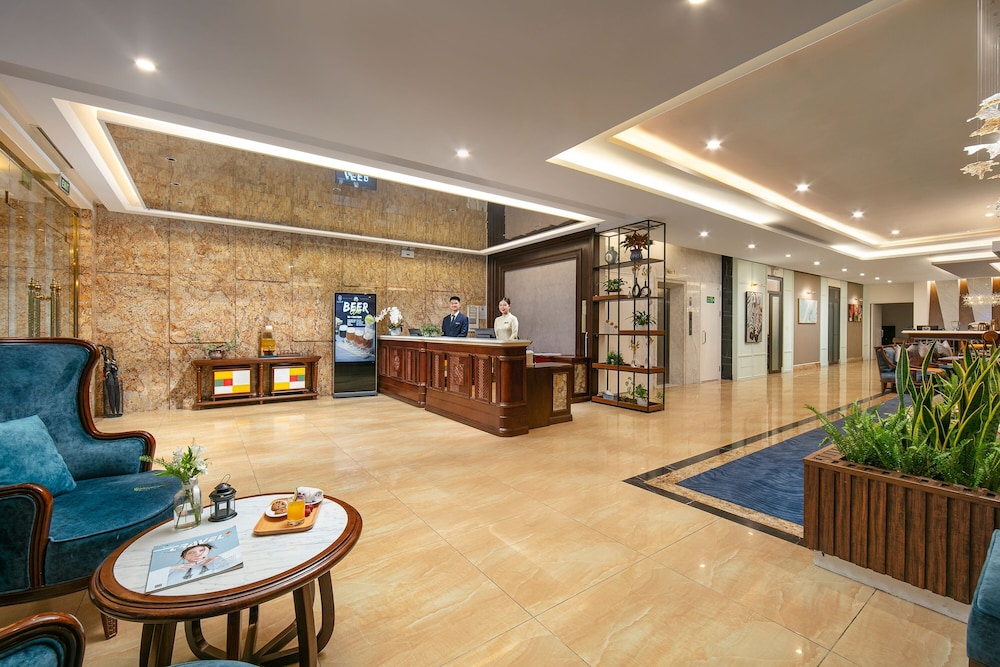 Gloud Hotel 8/50