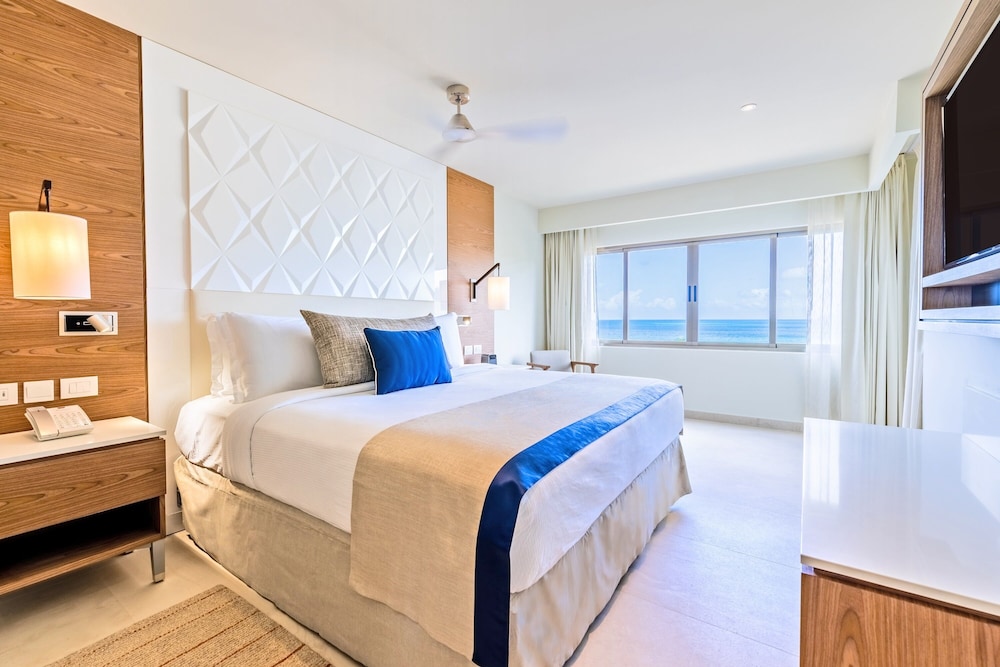 Diamond Club, Walkout, Beach, Luxury, 2 Queen Beds، Royalton Grenada, an Autograph Collection All-Inclusive Resort 4/10