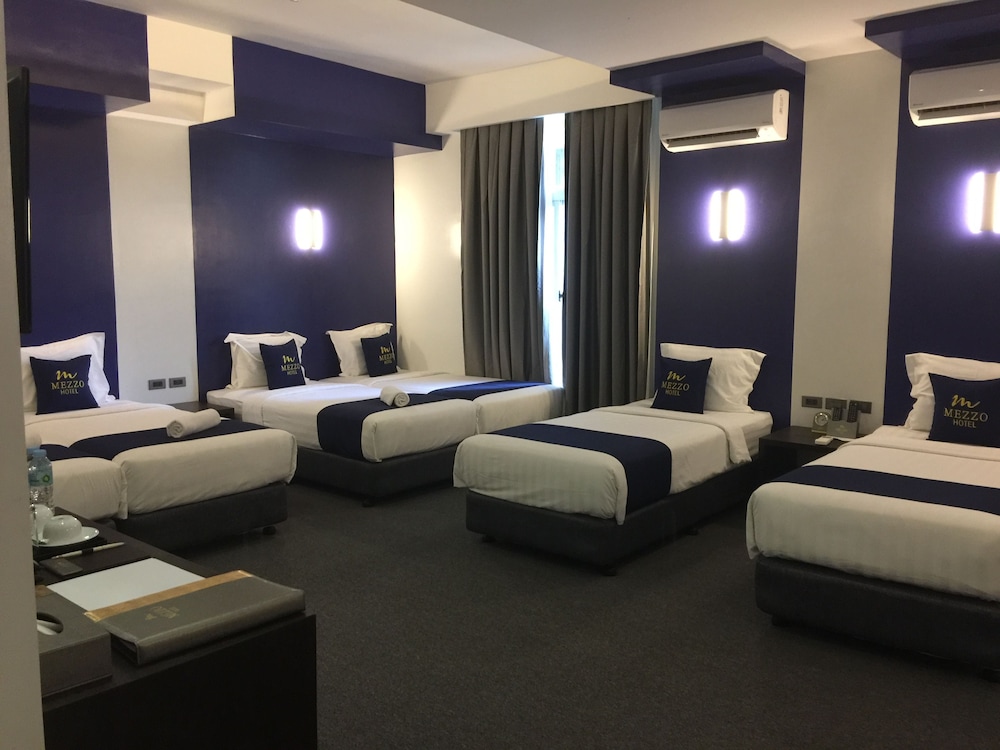 Mezzo Hotel 11/42