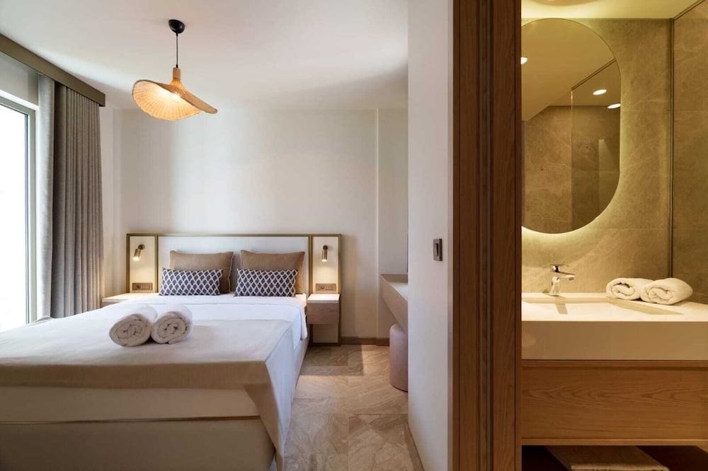 1 BEDROOM, SUPERIOR, SUITE, COURTYARD VIEW