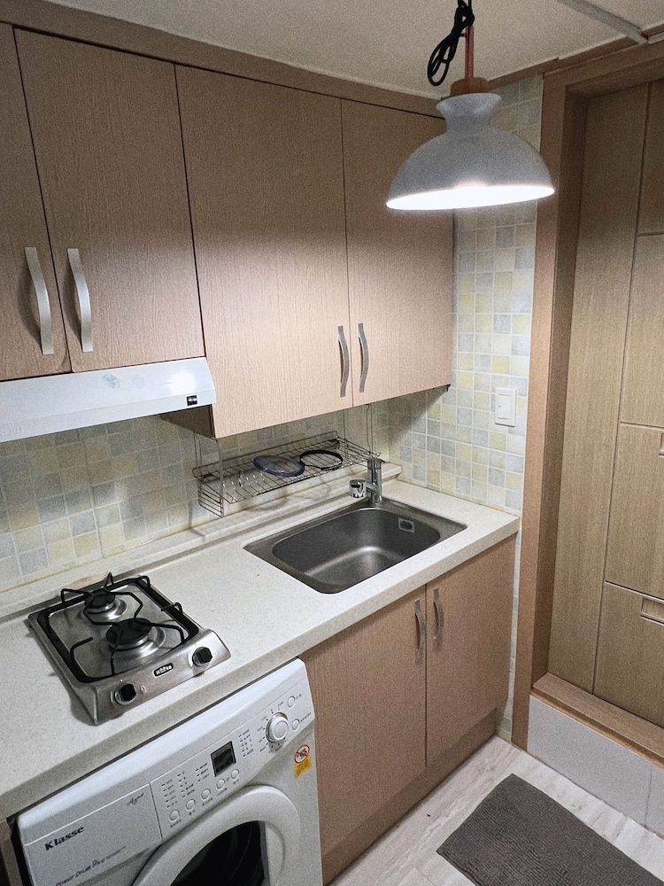 JNINE Guest House 55/59