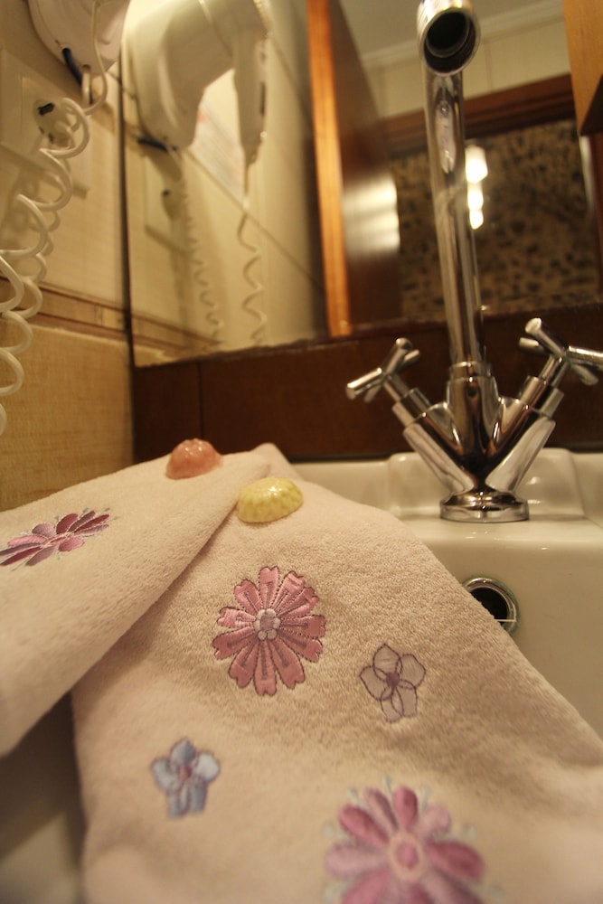 MEDIEVAL CASTLE SUITES TRADITIONAL 25/50