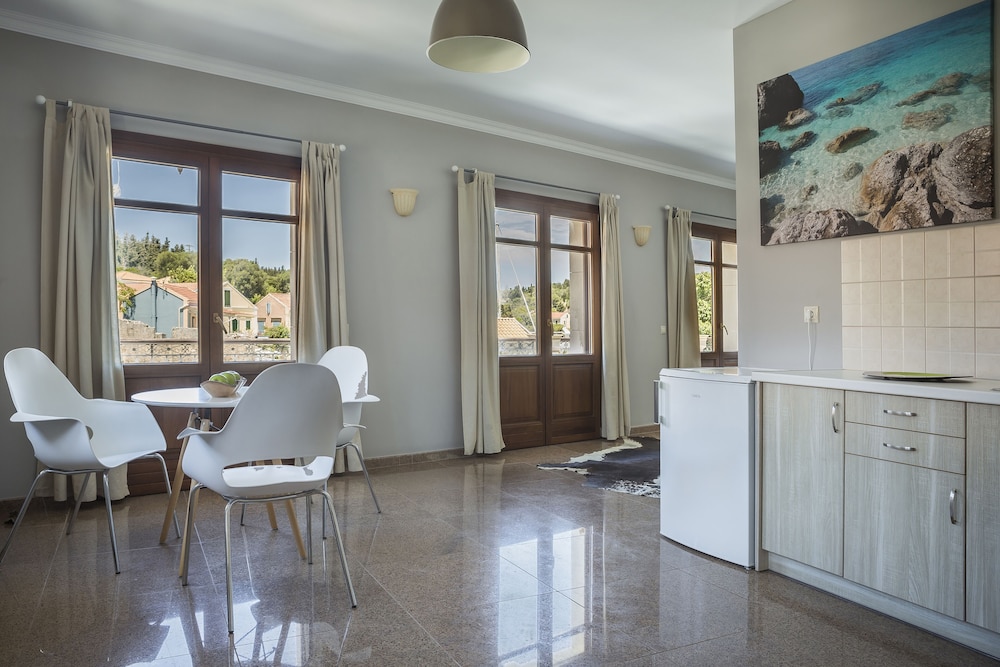 Balhambra Suites - Adults Only 13/50