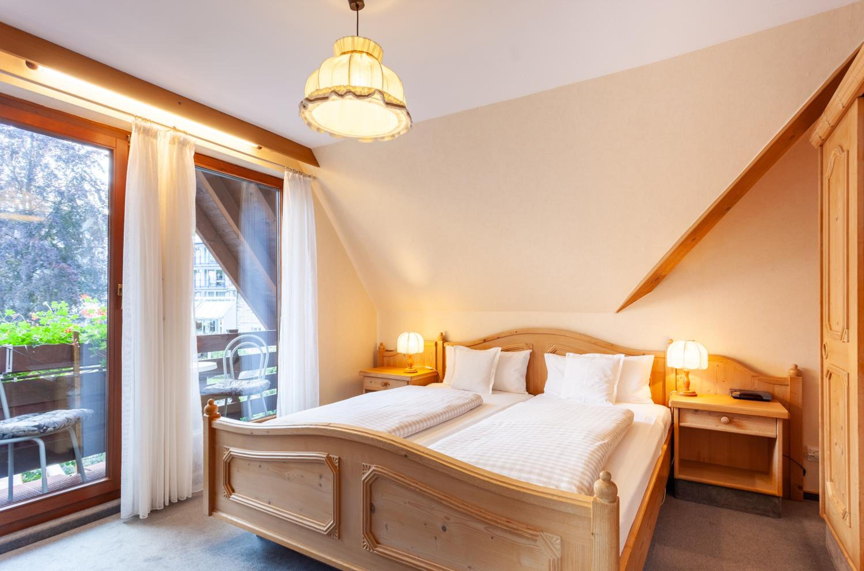 HOTEL SAUERLANDER HOF 7/19