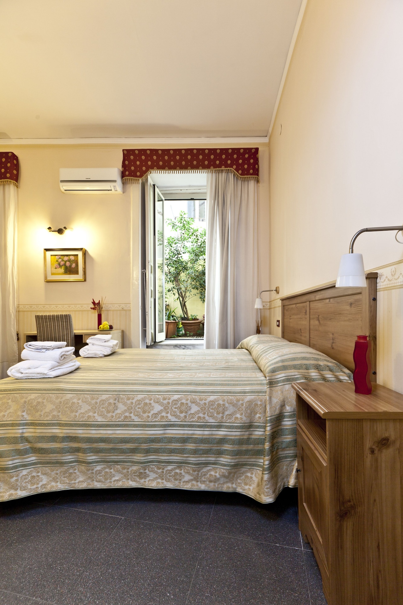 ROOM, TRIPLE