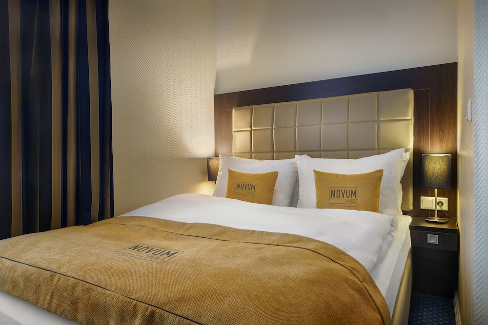 BASIC, SINGLE, QUEEN BED