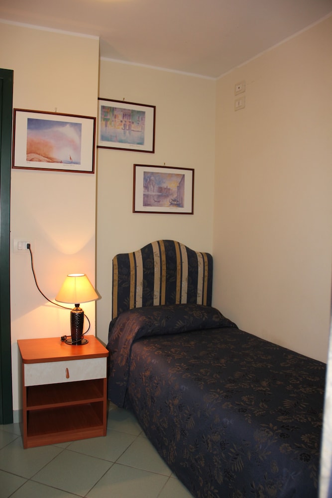 Hotel River 13/60