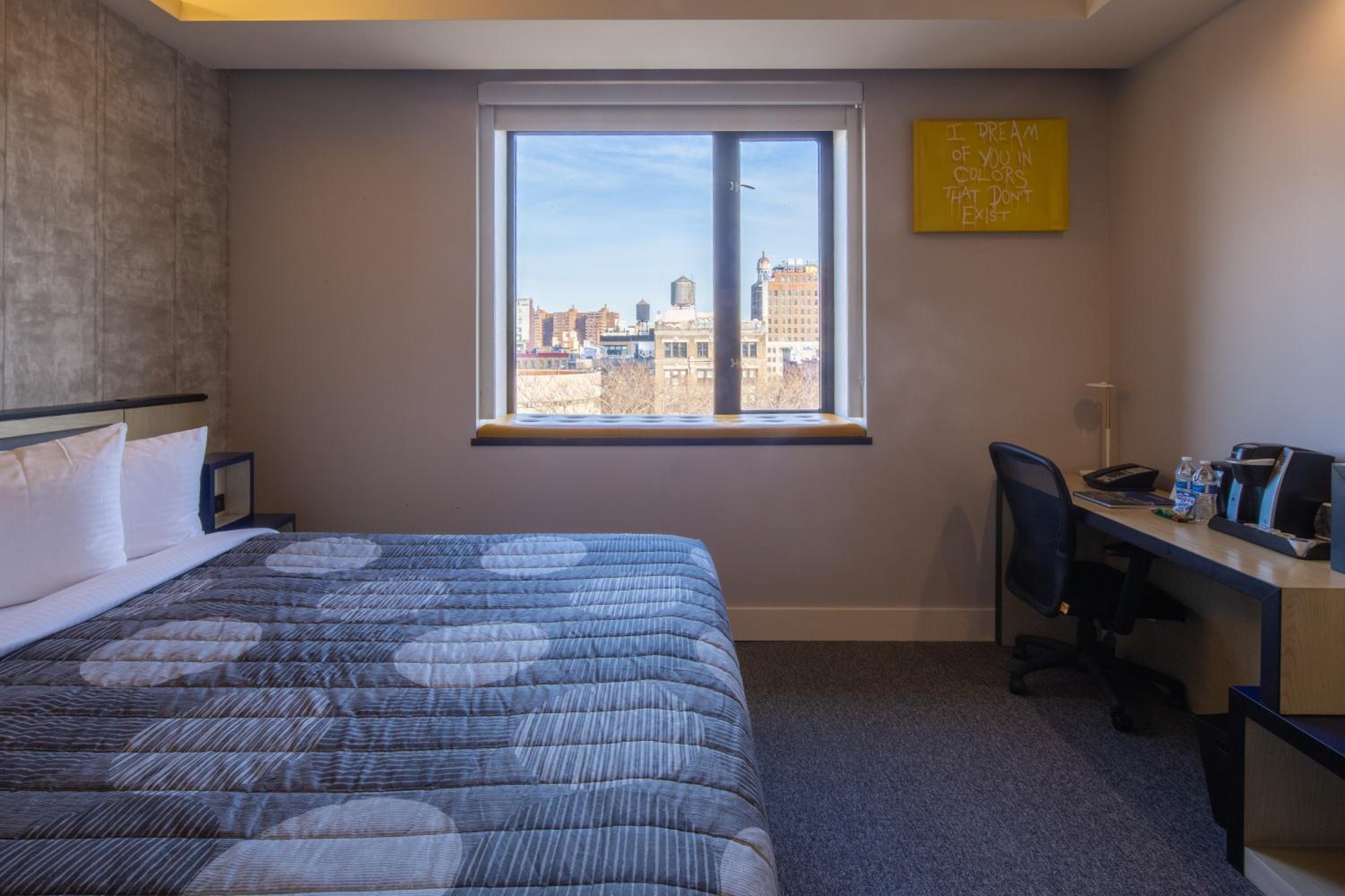 Leon Hotel 12/37