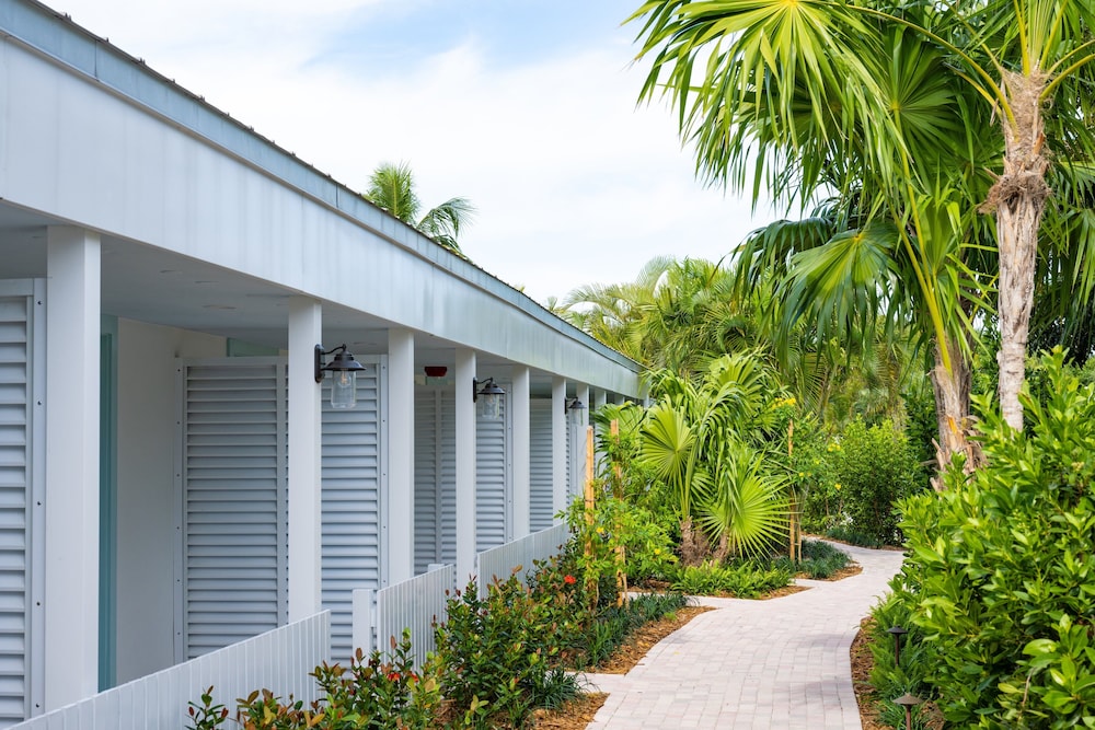 Islander Resort 4/76
