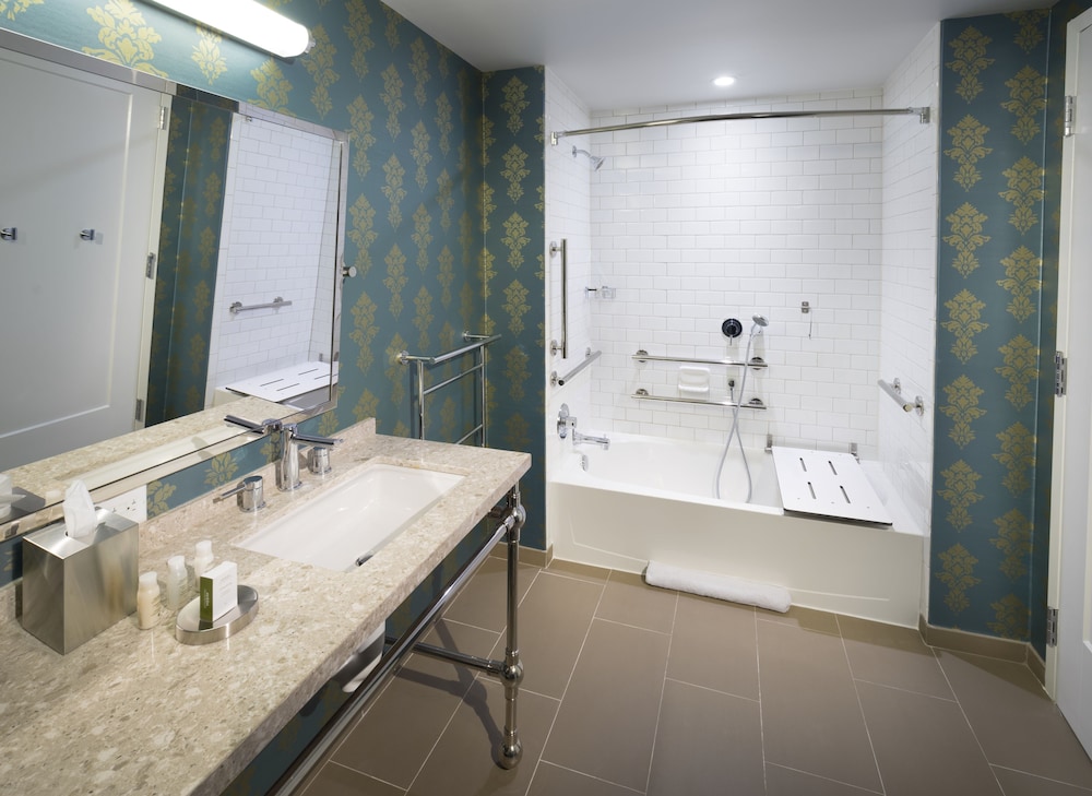 HOTEL INDIGO OLD TOWN ALEXANDRIA 11/82