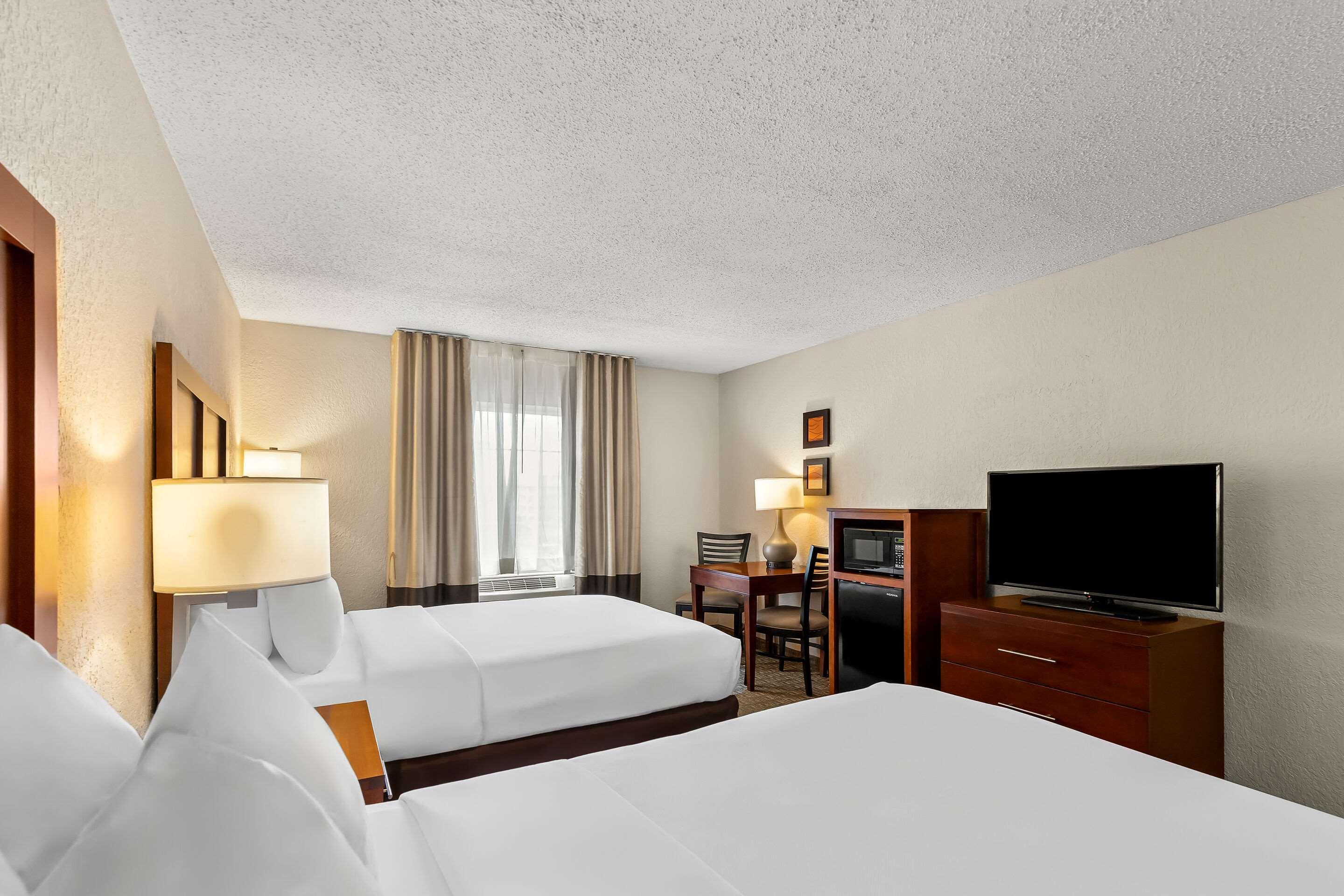 UPGRADE, BUSINESS, 2 QUEEN BEDS